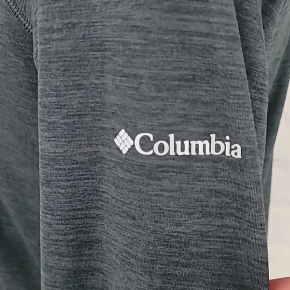 Columbia Gray Omni-wick Long Sleeve Turtle Neck Top. NWOT. Size Medium. - Picture 4 of 7
